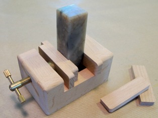 Seal wooden vice